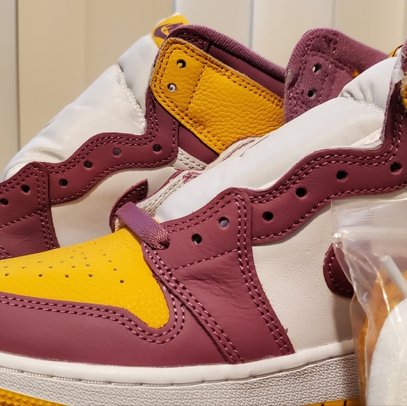 Air Jordan 1 High OG “Brotherhood” Size: 5Y = 6.5 WMNS - Picture 12 of 14